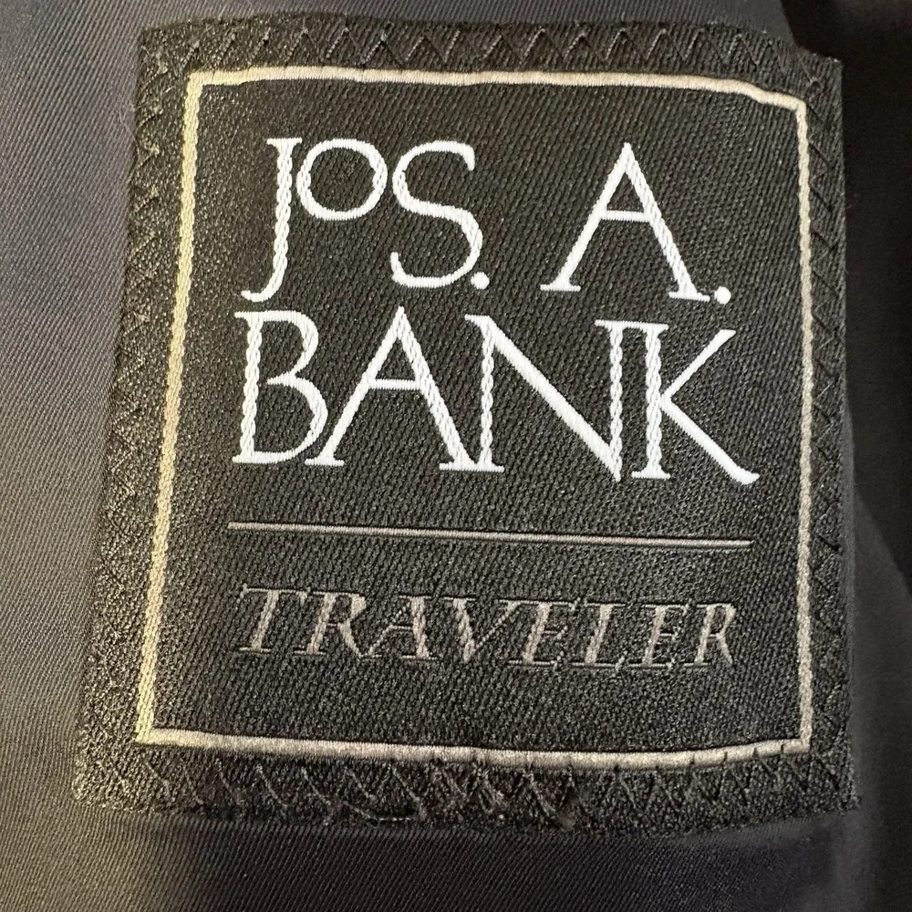 Jos A Bank Traveler Blazer 37R Navy Blue Slim Fit Modern Lightweight 100% Wool